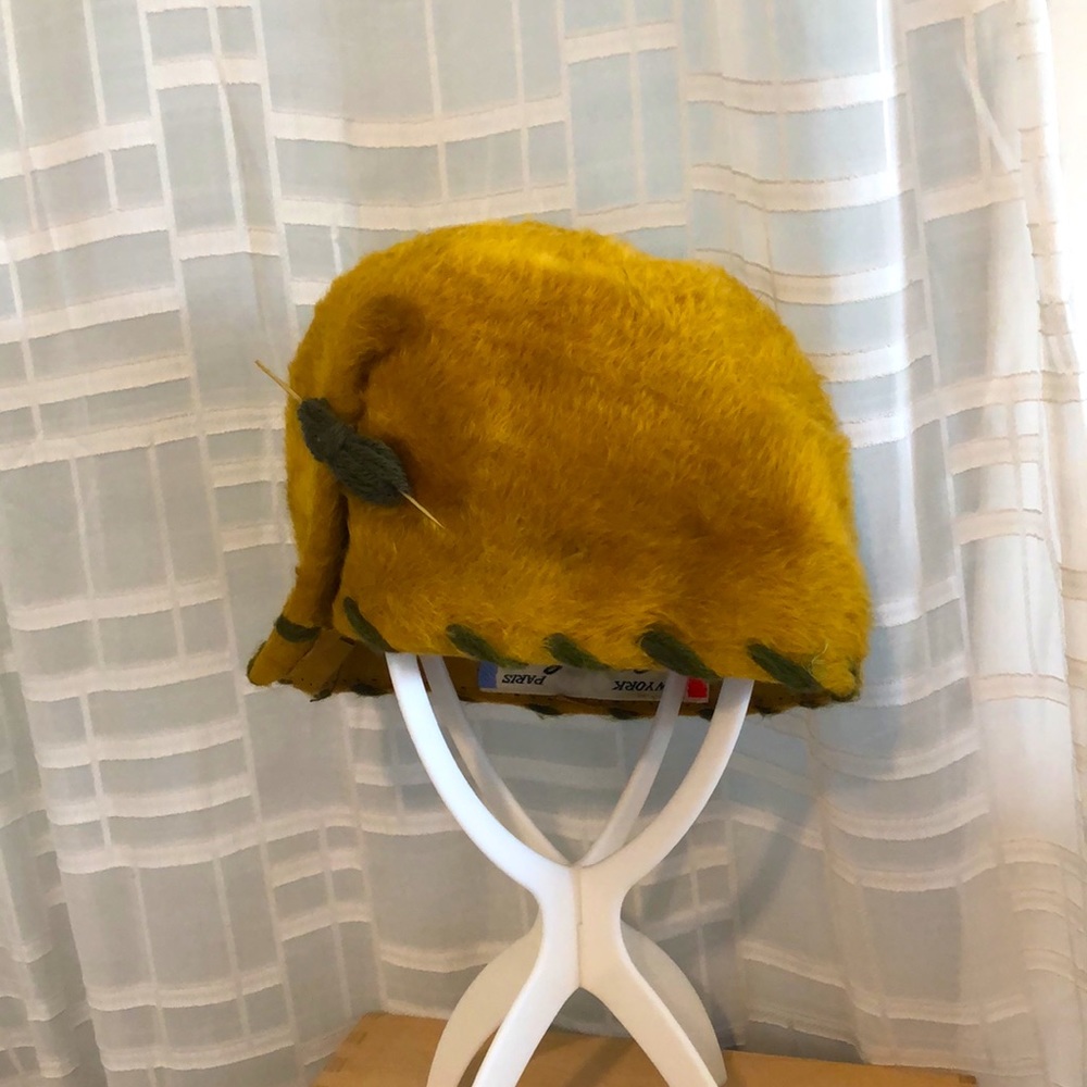 Vintage Mr John Sophisticate gold felt hat cute style with a large needle
